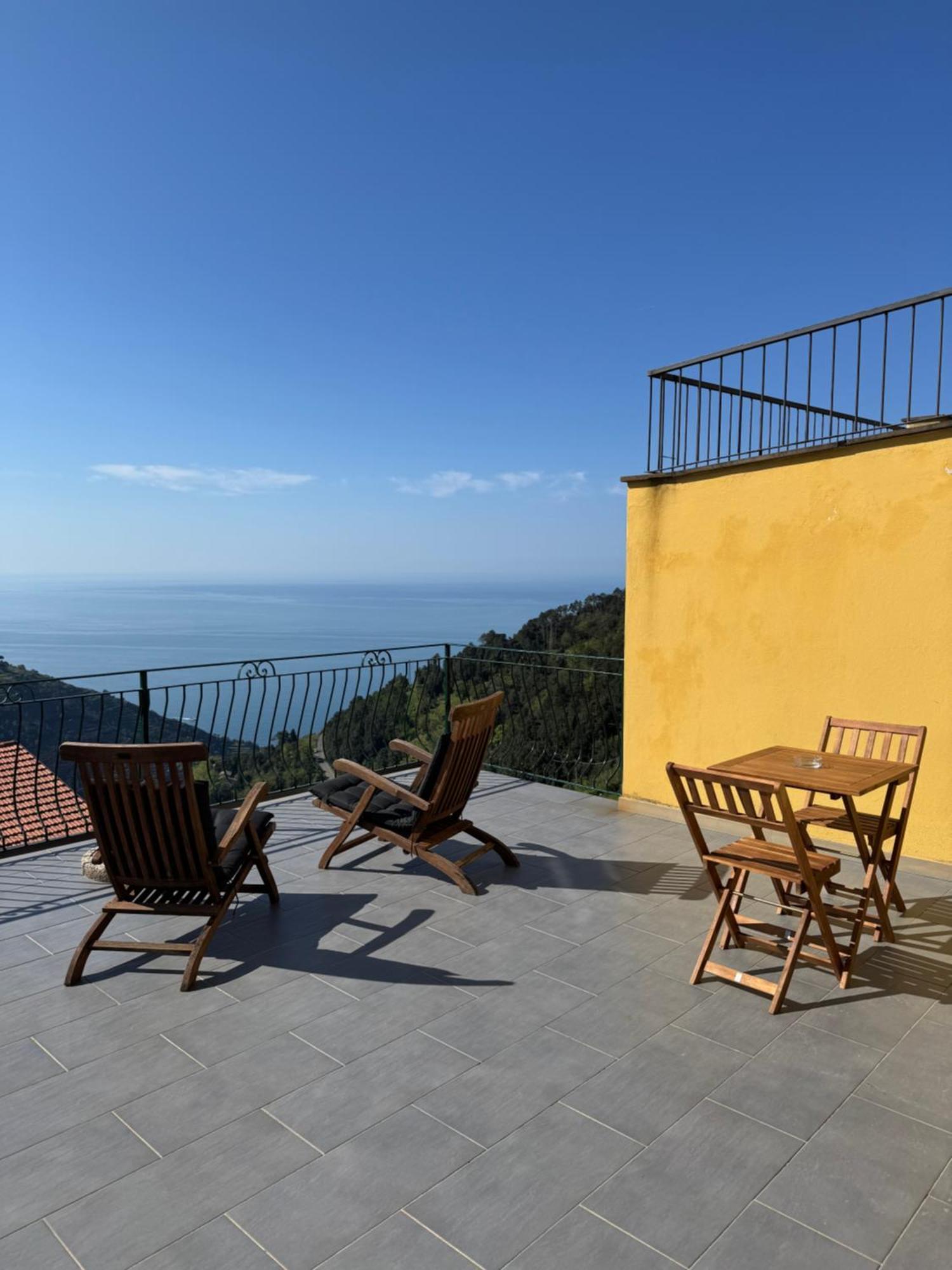 Affittacamere Pz Vernazza Luaran gambar